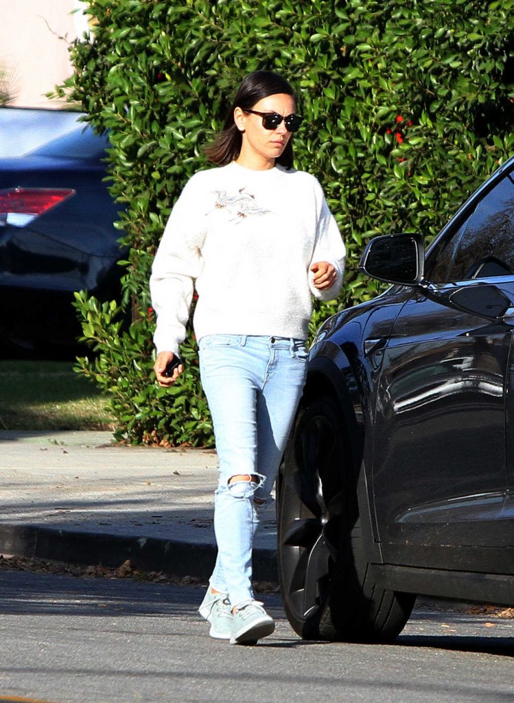 Mila Kunis Was Spotted Out in LA 01/15/2018-2