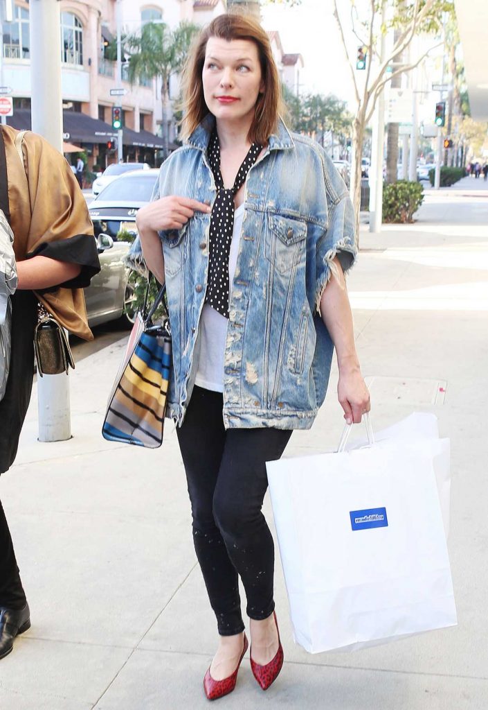 Milla Jovovich Walks in Beverly Hills 01/17/2018-5