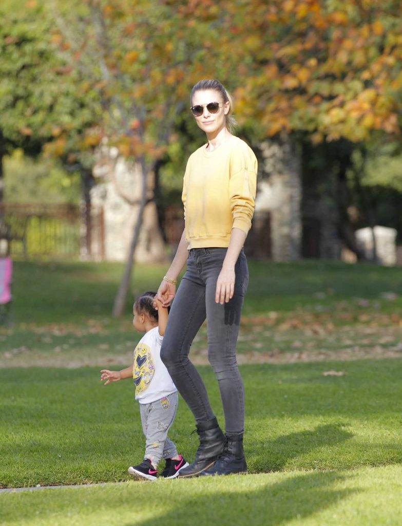 Paige Butcher Was Spotted with Her Daughter at a Park in Los Angeles 01/02/2018-1
