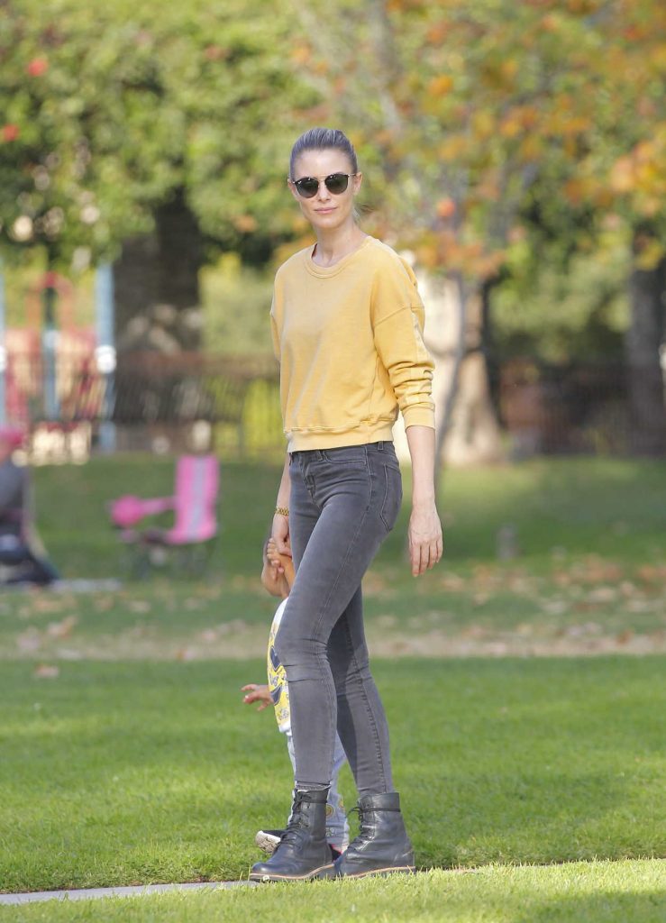 Paige Butcher Was Spotted with Her Daughter at a Park in Los Angeles 01/02/2018-2