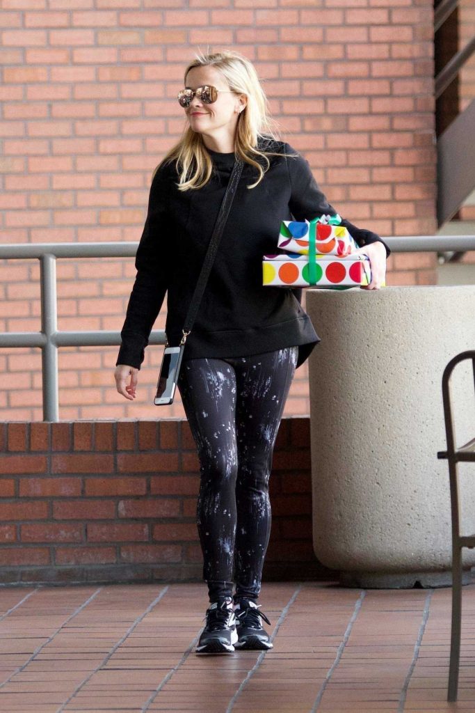 Reese Witherspoon Was Spotted with Her Family Out in Brentwood 01/27/2018-2