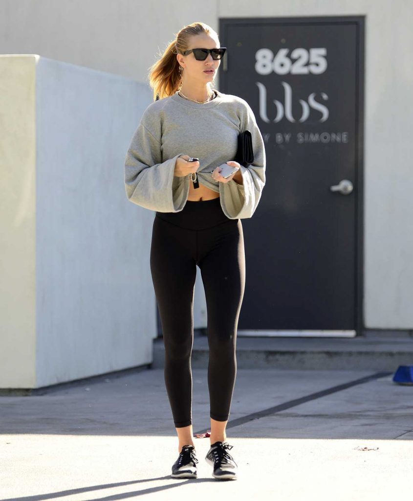 Rosie Huntington-Whiteley Leaves a Gym in Los Angeles 01/14/2018-5