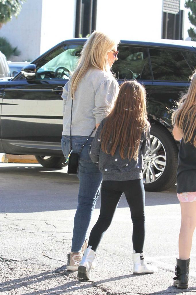 Sarah Michelle Gellar Out with Her Daughter in Studio City 01/27/2018-5