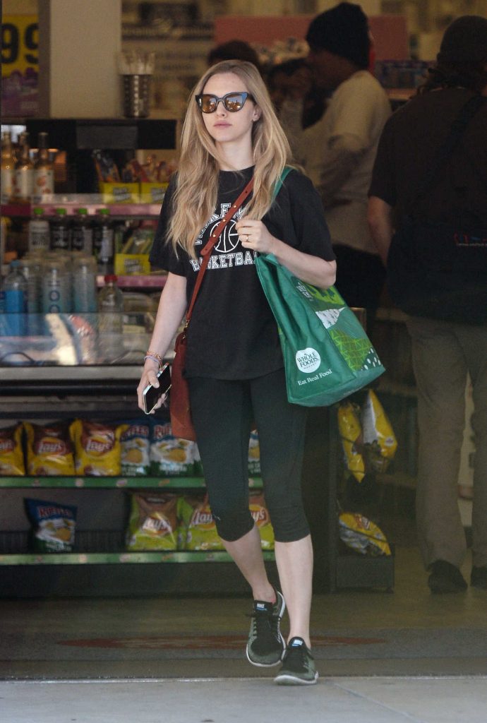 Amanda Seyfried Goes Shopping at Whole Foods in Los Angeles 02/18/2018-2