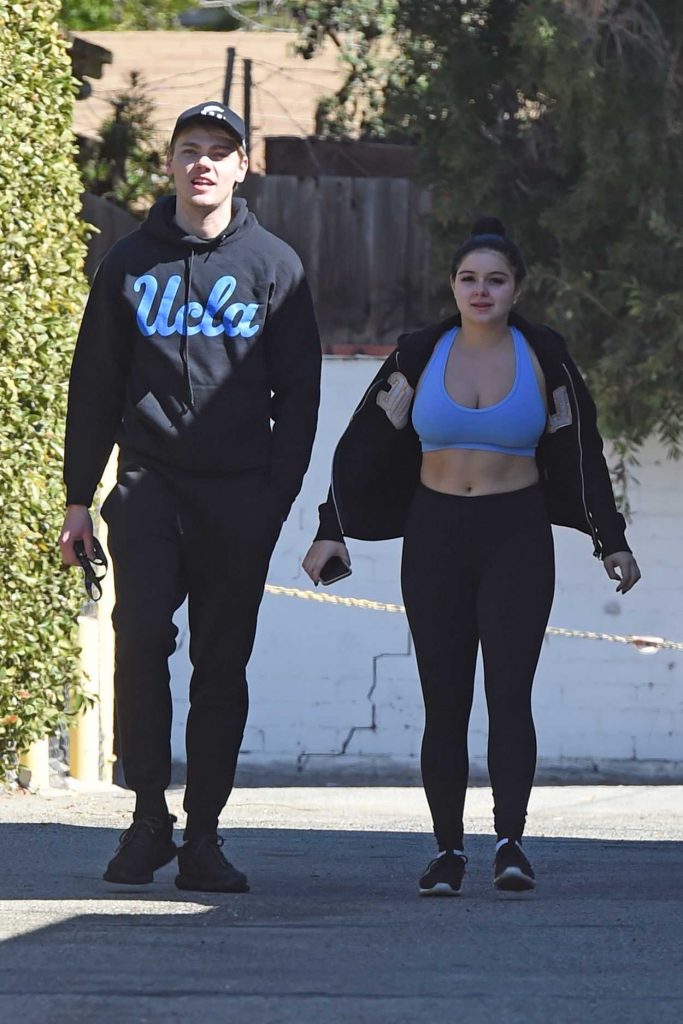 Ariel Winter Was Seen with Levi Meaden Out in Los Angeles 02/24/2018-1