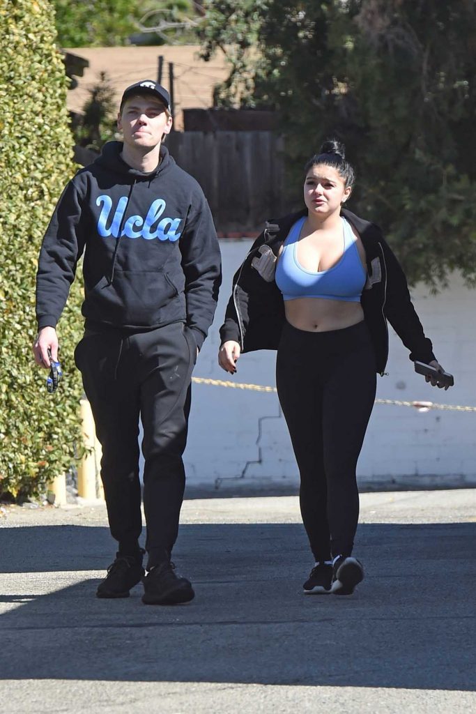 Ariel Winter Was Seen with Levi Meaden Out in Los Angeles 02/24/2018-2