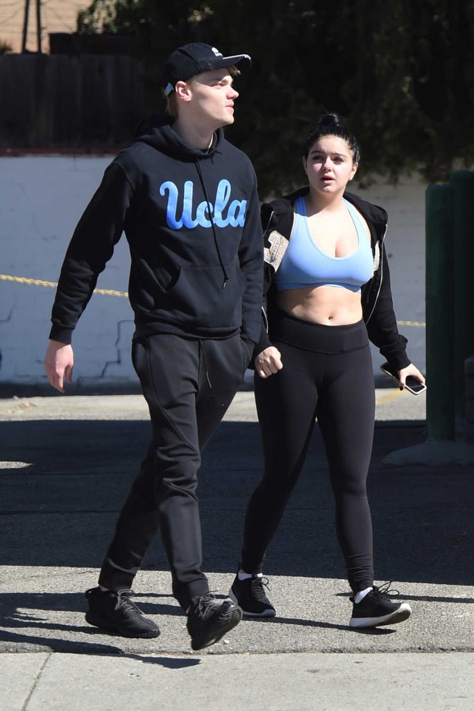 Ariel Winter Was Seen with Levi Meaden Out in Los Angeles 02/24/2018-5