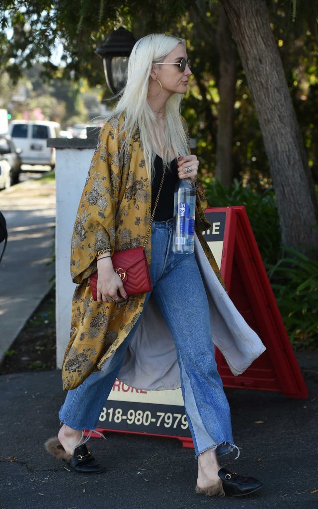 Ashlee Simpson Goes Shopping with a Friend in LA 02/08/2018-3