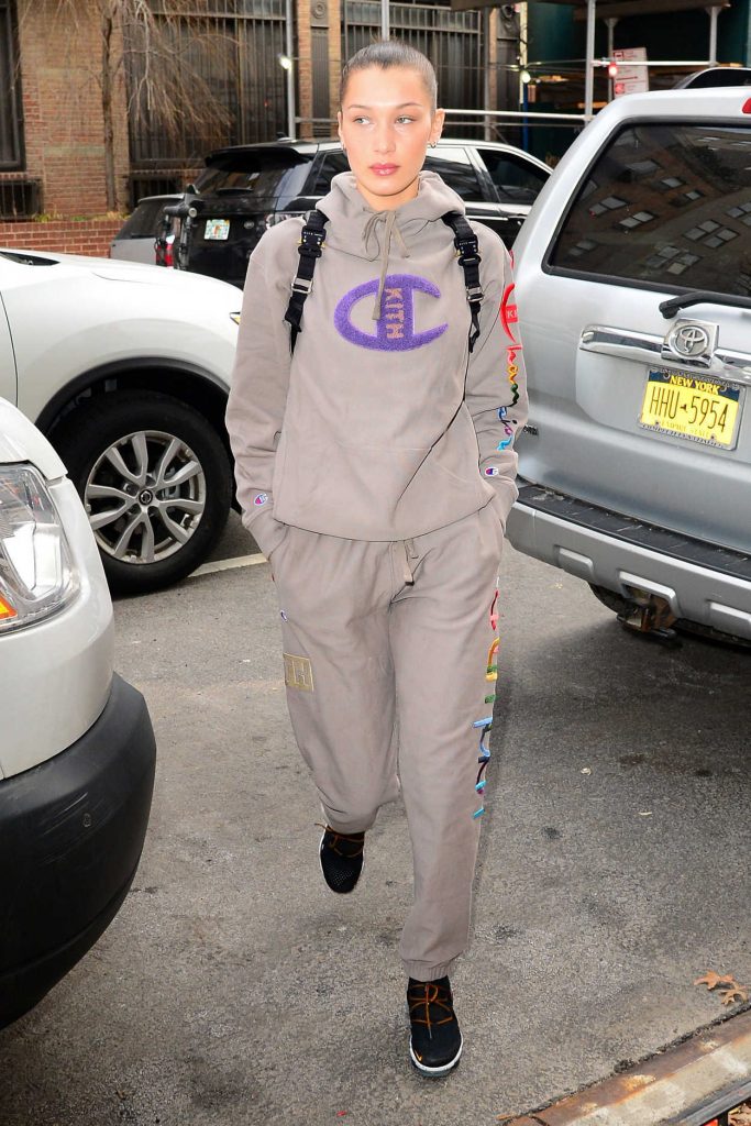 Bella Hadid Was Seen Out in New York in Tracksuit Pants and Top 02/06/2018-1