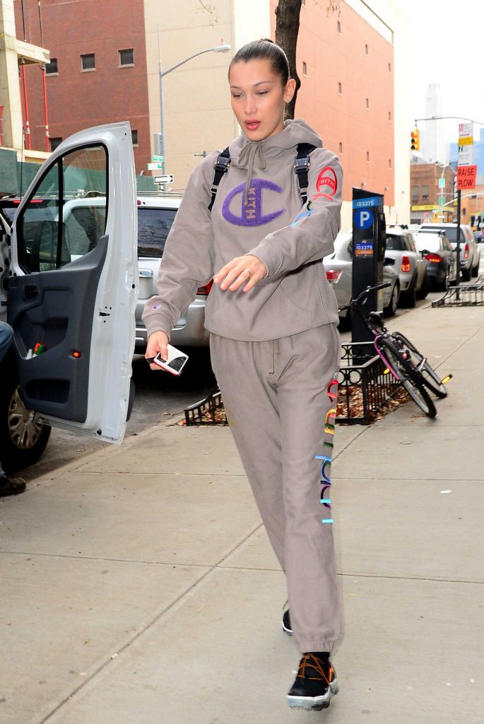 Bella Hadid Was Seen Out in New York in Tracksuit Pants and Top 02/06/2018-3