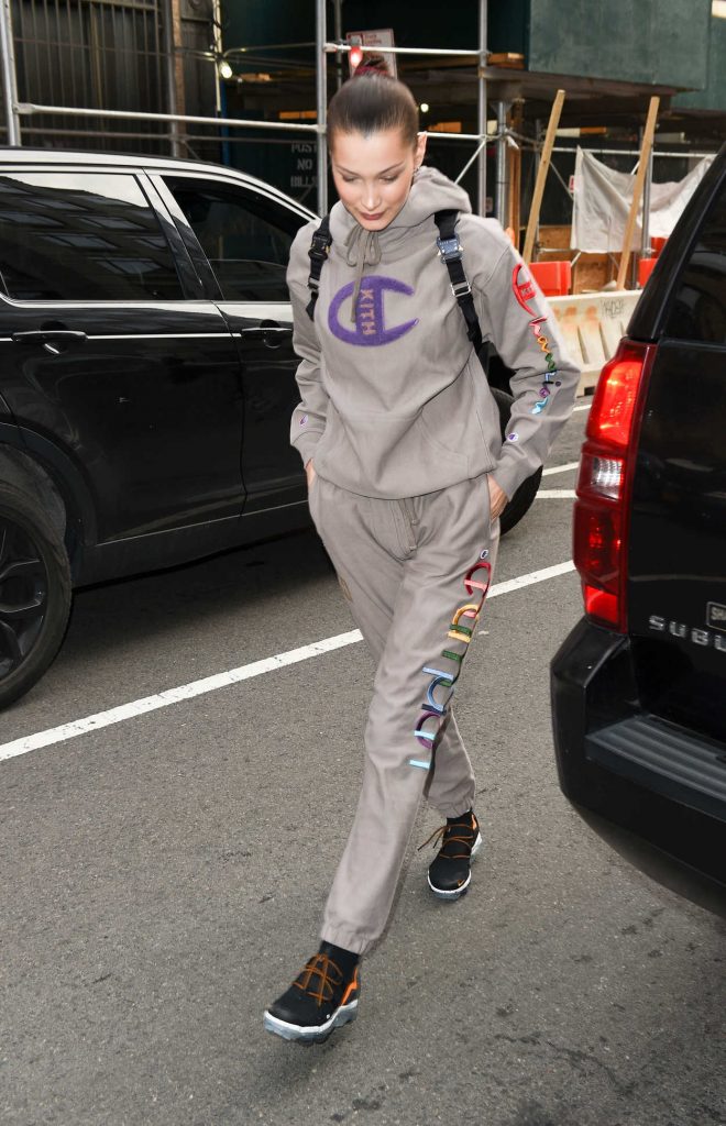 Bella Hadid Was Seen Out in New York in Tracksuit Pants and Top 02/06/2018-5