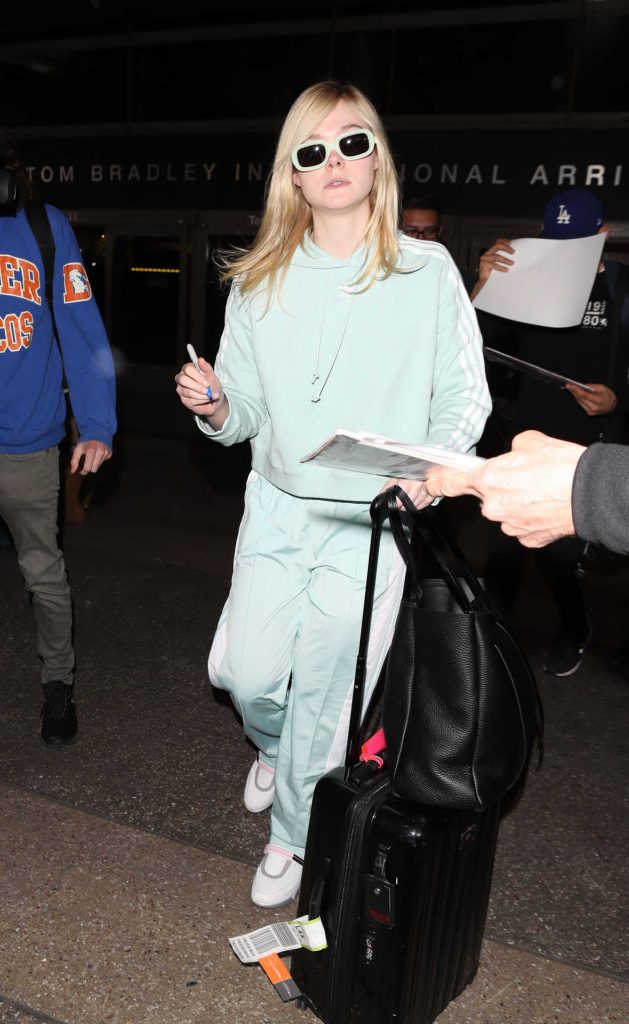 Elle Fanning Was Spotted at LAX Airport as she Returns to Los Angeles 02/21/2018-1