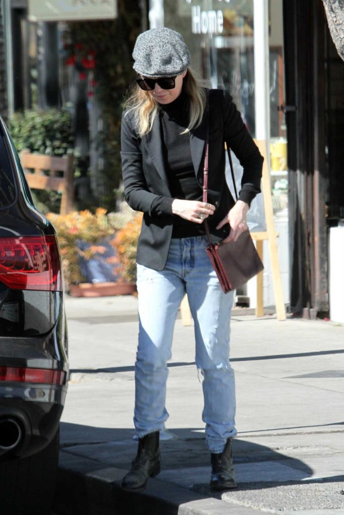 Ellen Pompeo Was Seen Out in Los Angeles with Her Daughters Stella and Sienna 02/24/2018-3