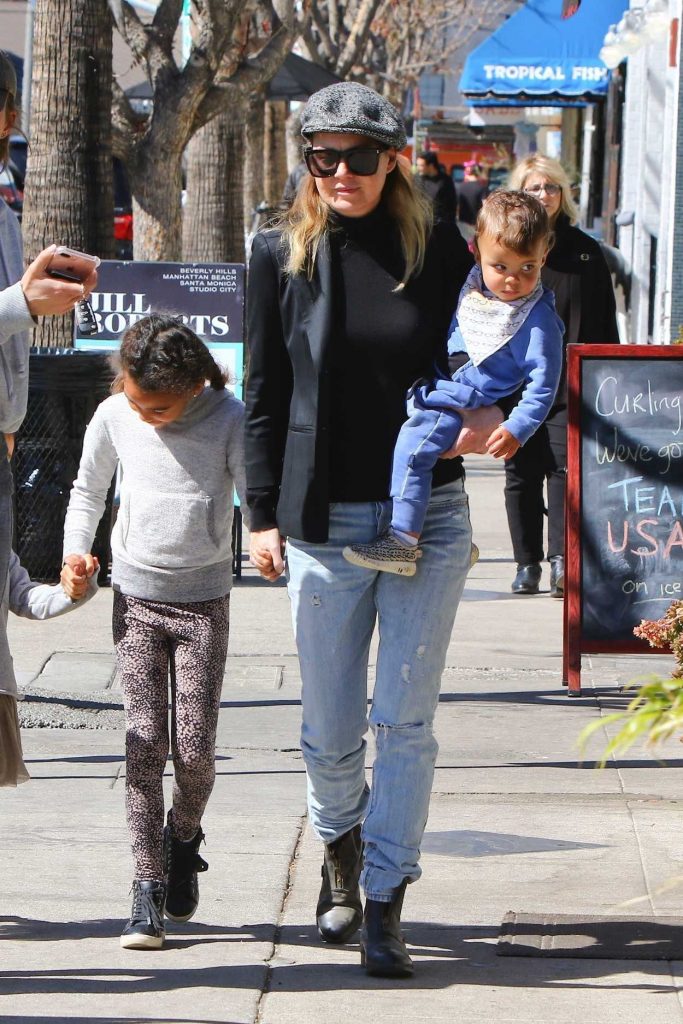 Ellen Pompeo Was Seen Out in Los Angeles with Her Daughters Stella and Sienna 02/24/2018-5