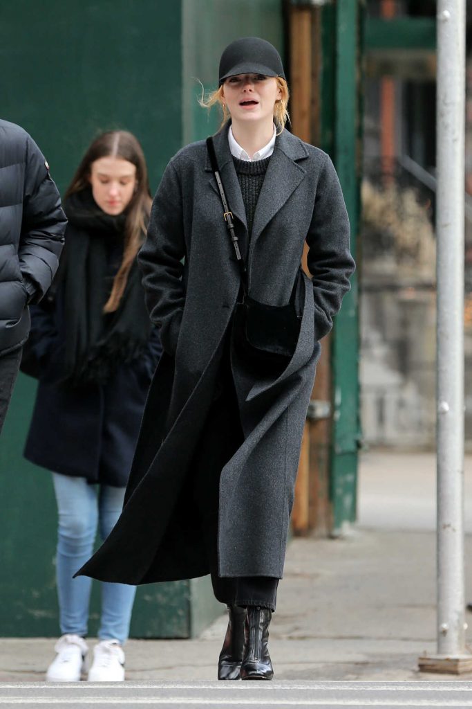 Emma Stone Leaves the Smile Cafe with a Friend in New York City 02/02/2018-2