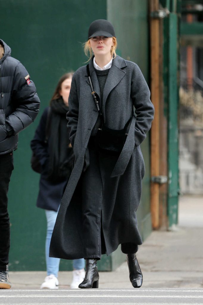 Emma Stone Leaves the Smile Cafe with a Friend in New York City 02/02/2018-3