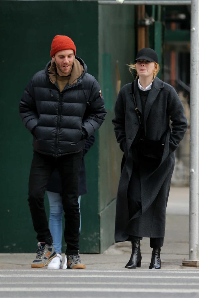 Emma Stone Leaves the Smile Cafe with a Friend in New York City 02/02/2018-5