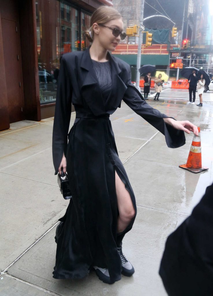 Gigi Hadid Leaves Her Apartment in NYC 02/11/2018-4