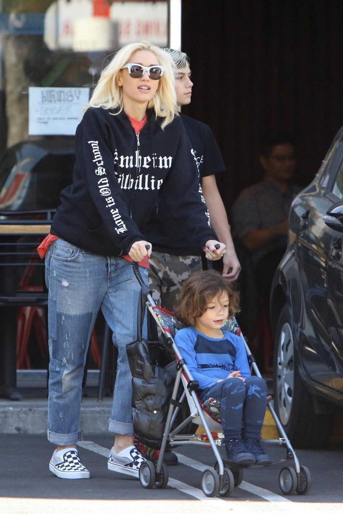 Gwen Stefani Goes Shopping in Santa Monica 02/15/2018-1