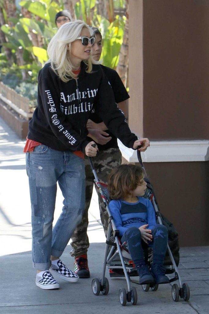 Gwen Stefani Goes Shopping in Santa Monica 02/15/2018-2