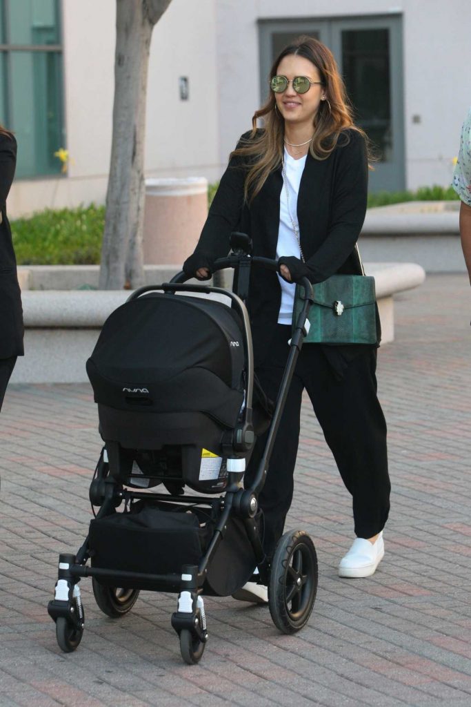 Jessica Alba Was Seen Out in Los Angeles 02/05/2018-2