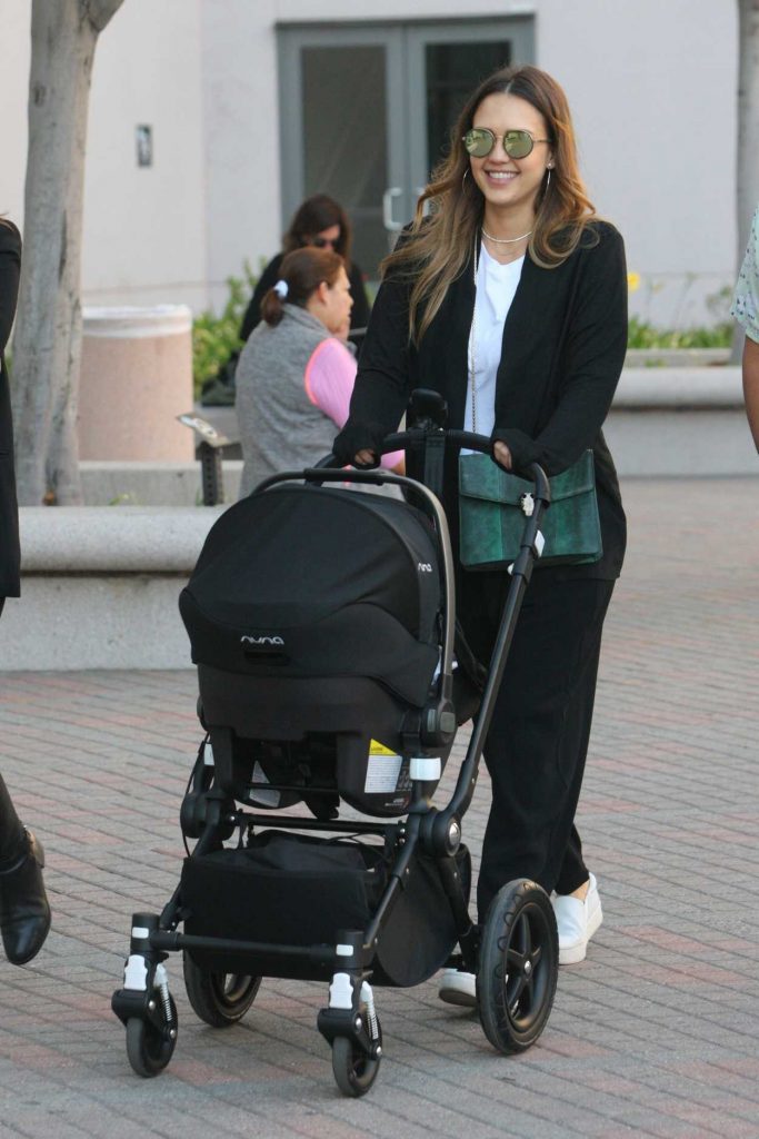 Jessica Alba Was Seen Out in Los Angeles 02/05/2018-3