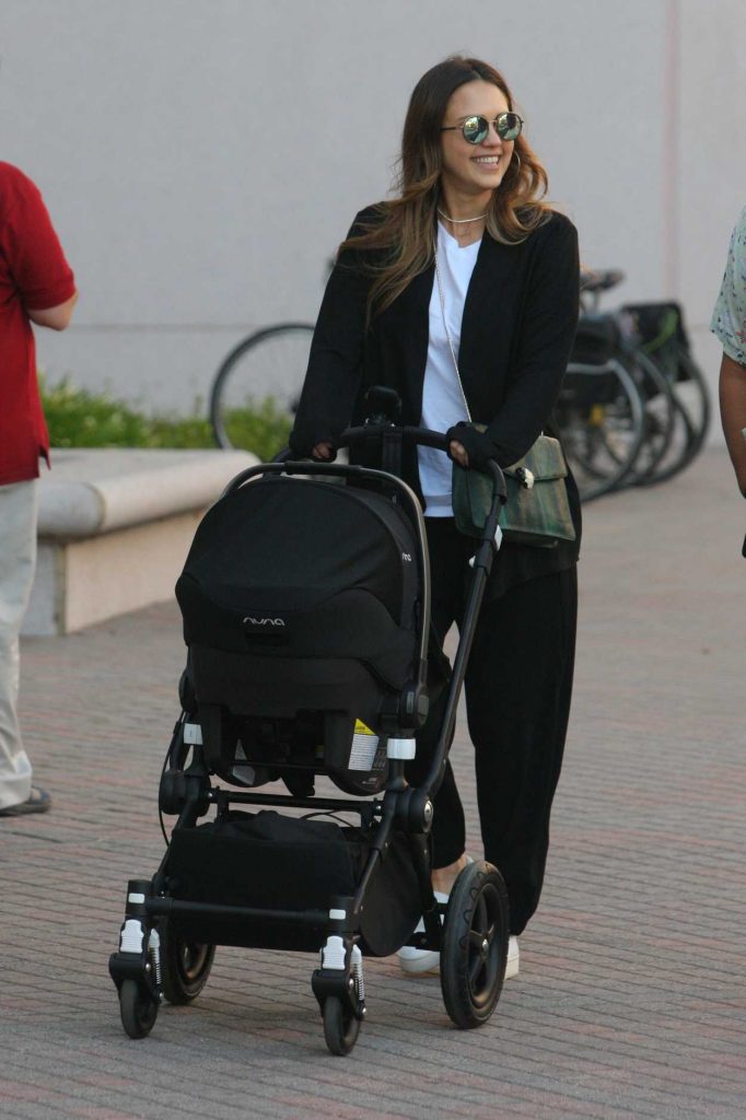 Jessica Alba Was Seen Out in Los Angeles 02/05/2018-4