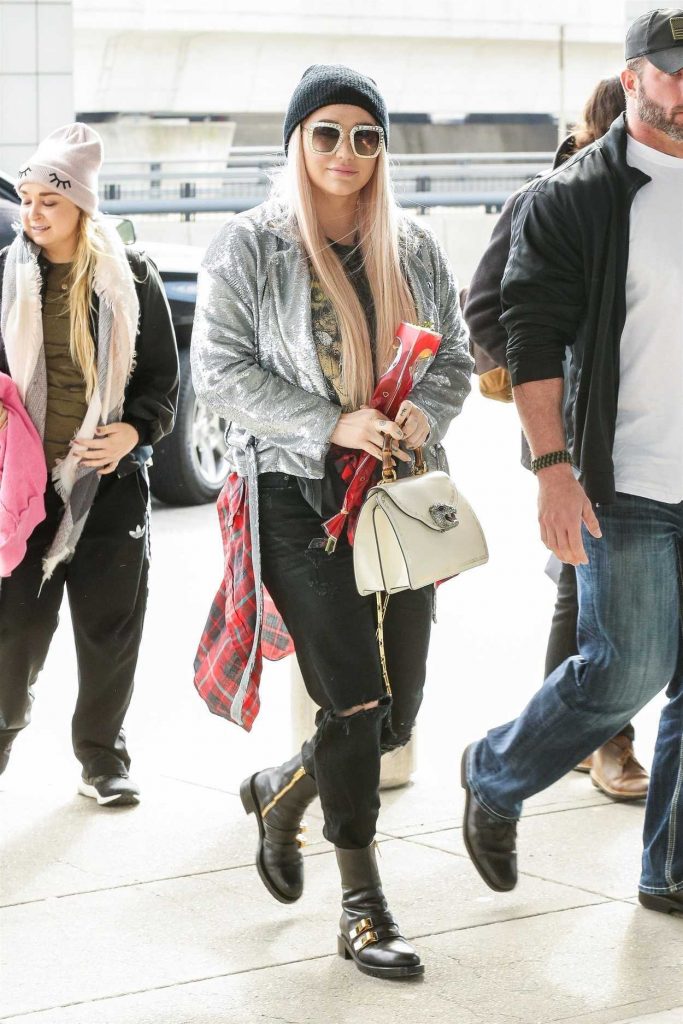 Kesha Was Spotted at JFK Airport in New York 02/14/2018-1