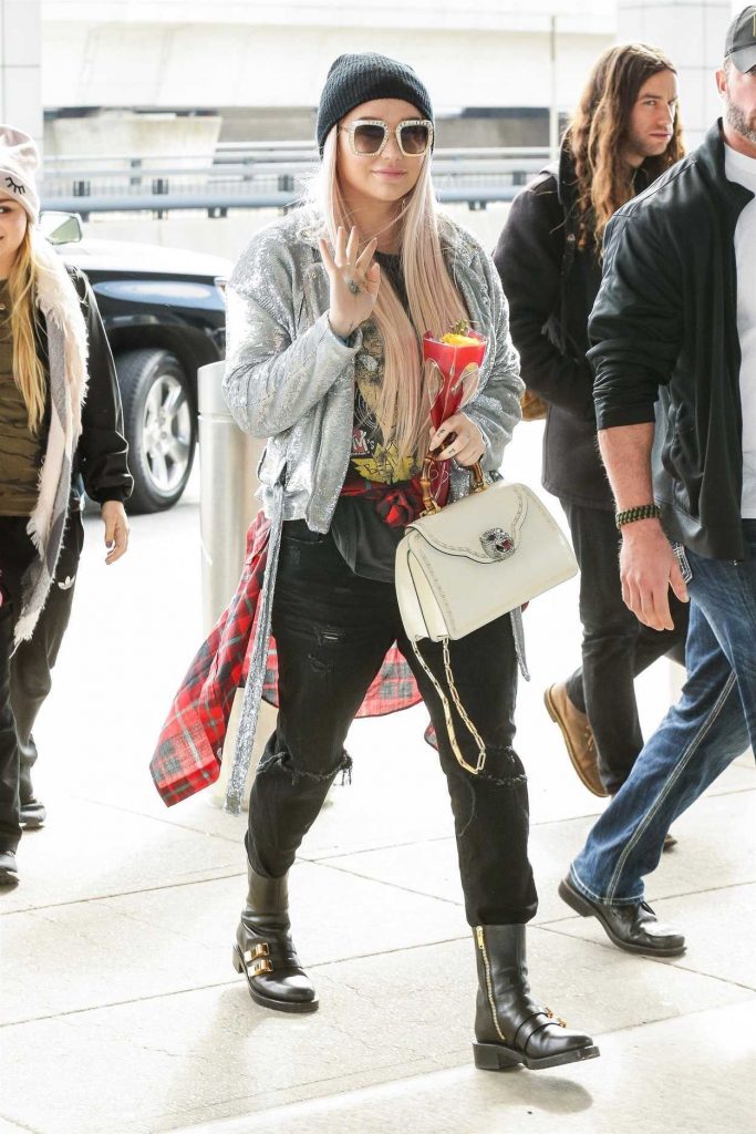 Kesha Was Spotted at JFK Airport in New York 02/14/2018-2
