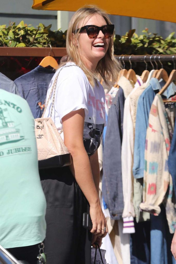 Maria Sharapova Goes Shopping with Friends in Malibu 02/15/2018-4