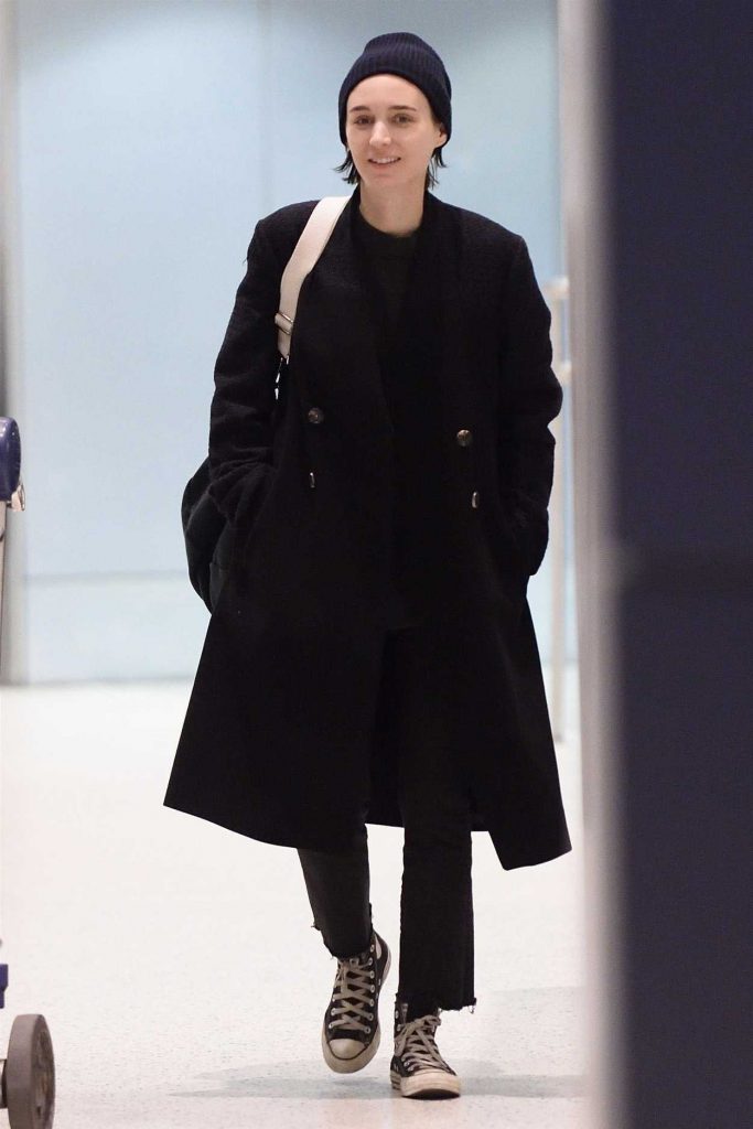 Rooney Mara Was Spotted at JFK Airport in NYC 02/23/2018-2