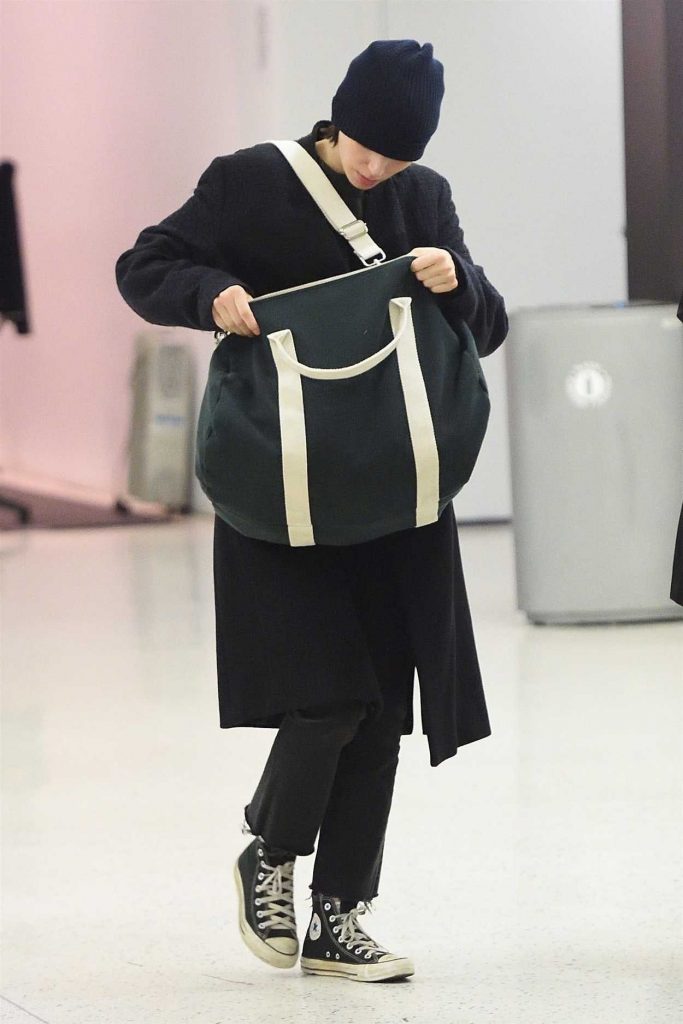 Rooney Mara Was Spotted at JFK Airport in NYC 02/23/2018-4