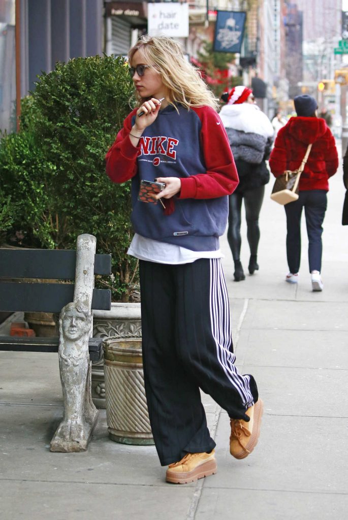 Suki Waterhouse Was Seen Out in NYC 02/06/2018-4