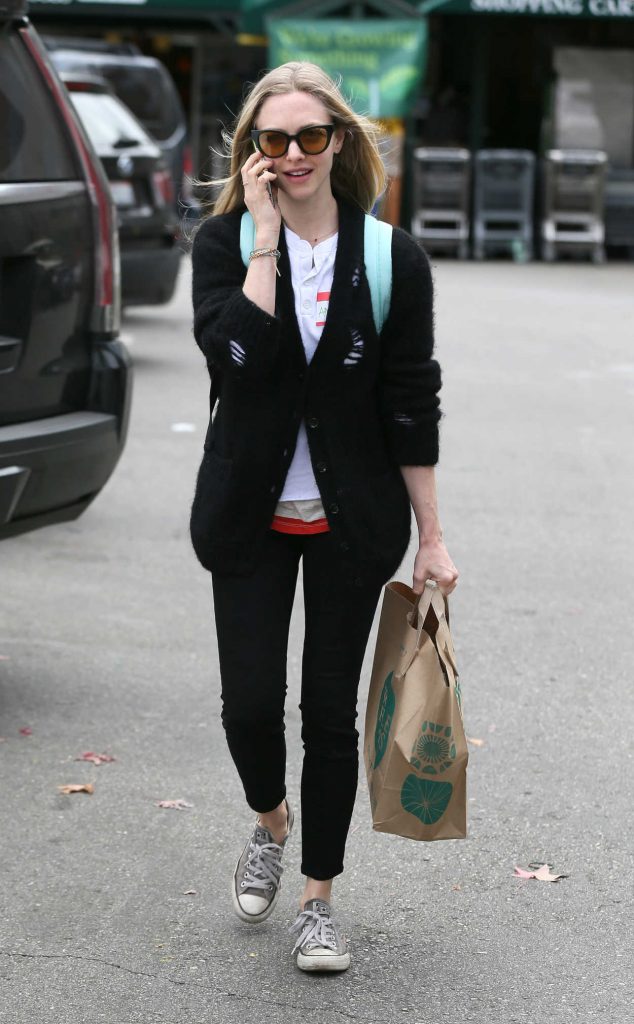 Amanda Seyfried Gets Groceries from Whole Foods in Los Angeles 03/16/2018-5