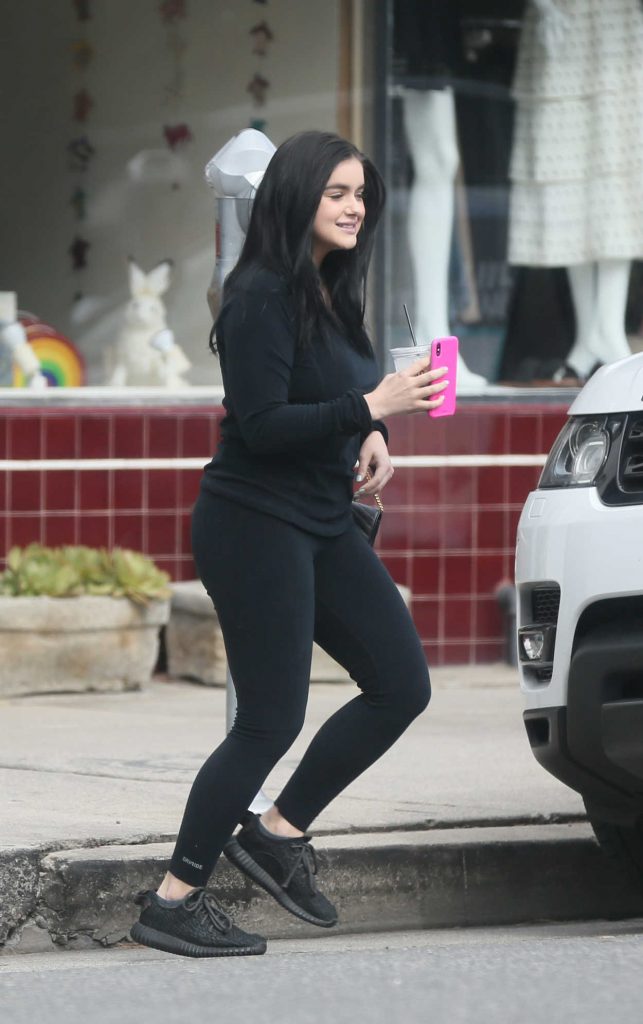 Ariel Winter Stopped by a Studio in Los Angeles 03/16/2018-2