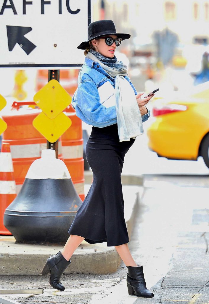 Candice Swanepoel Shows off Her Baby Bump Out in NYC 03/16/2018-5