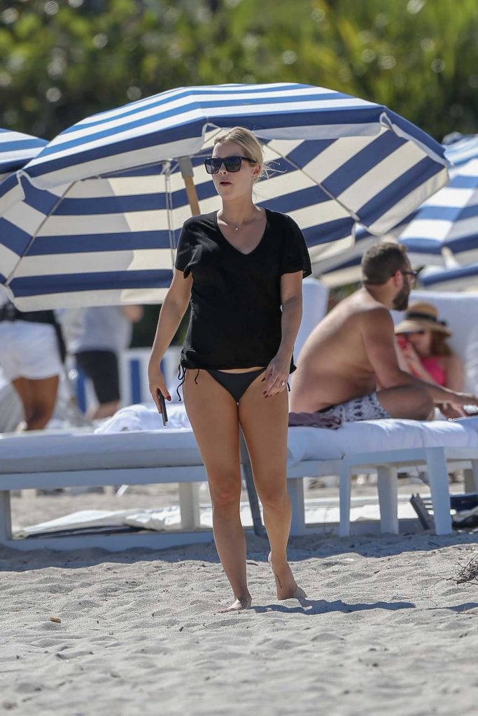 Claire Holt Was Spotted with Her Boyfriend on the Beach in Miami 03/16/2018-1