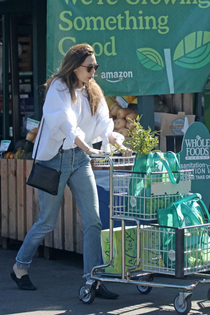 Elizabeth Olsen Picks up Groceries from Whole Foods in LA 03/27/2018-1