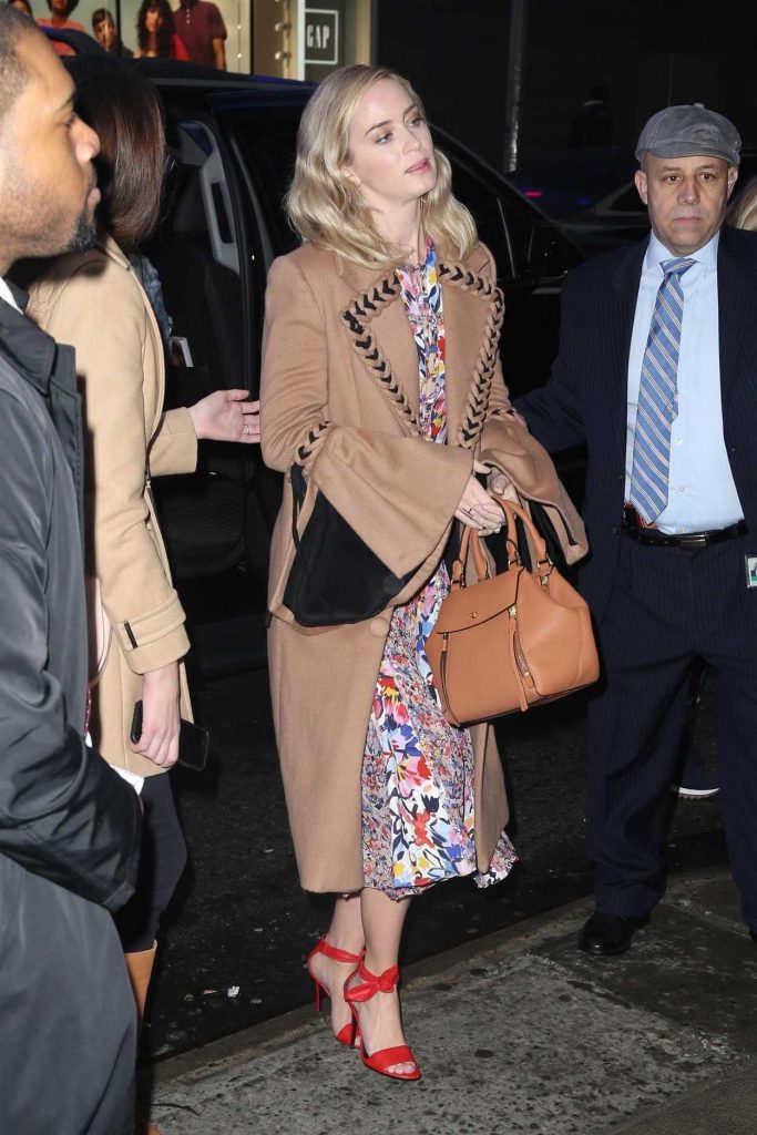 Emily Blunt Wears a Beige Coat Out in New York 03/29/2018-3