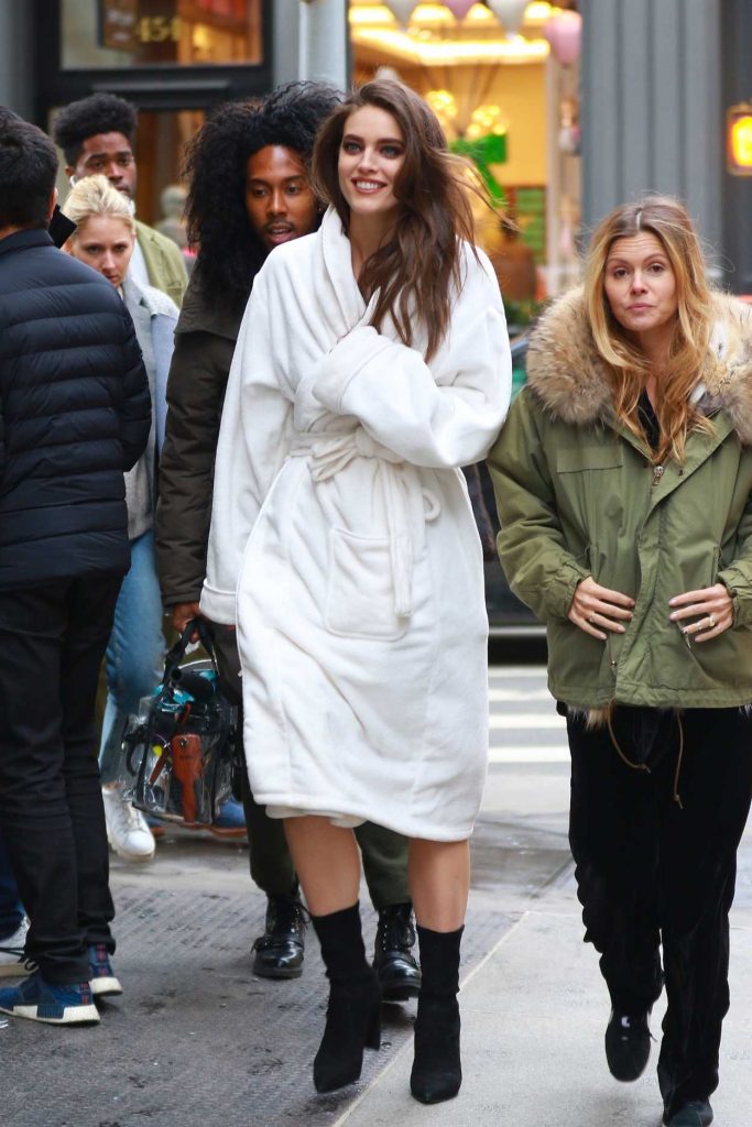 Emily DiDonato Arrives on the Set of a Photoshoot in New York 03/23/2018-3