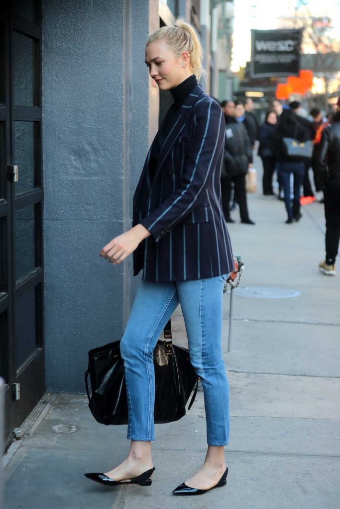 Karlie Kloss Was Spotted Out in NYC 03/26/2018-2