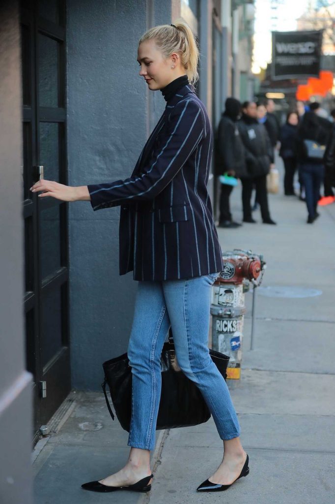 Karlie Kloss Was Spotted Out in NYC 03/26/2018-3