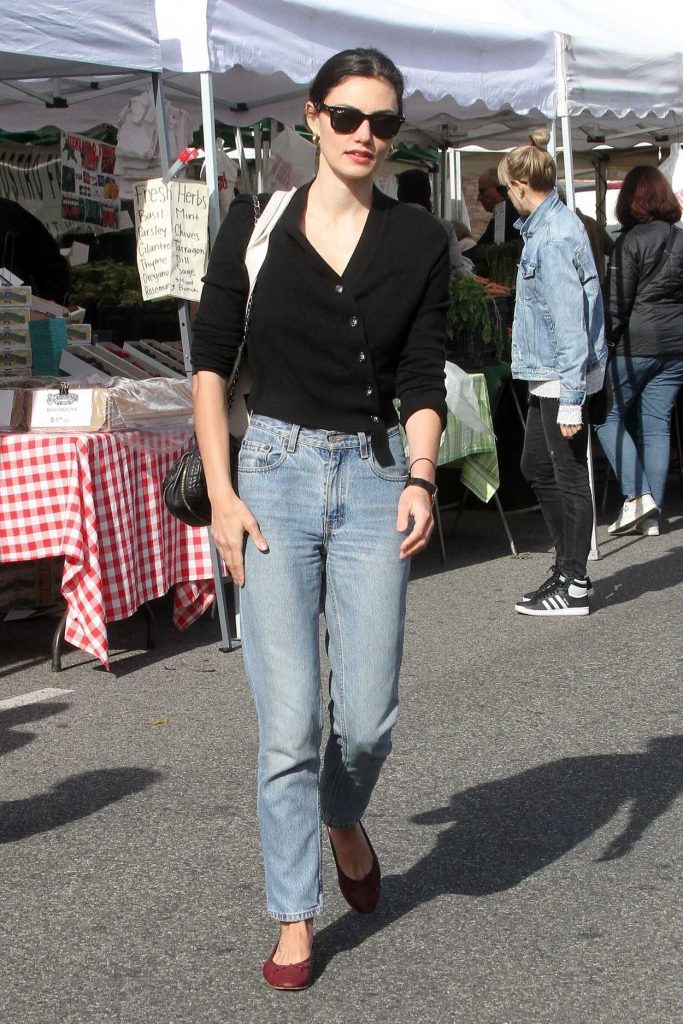 Phoebe Tonkin Was Spotted at the Farmers Market in Studio City 03/18/2018-1