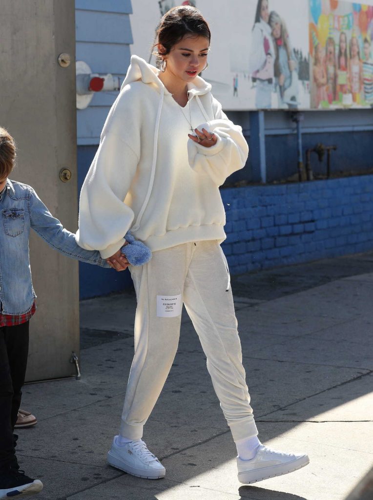 Selena Gomez Arrives at Ice Skate in Los Angeles 03/26/2018-5