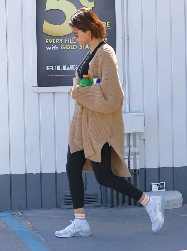 Selena Gomez Goes to a Store at a Gas Station in LA 03/27/2018-3