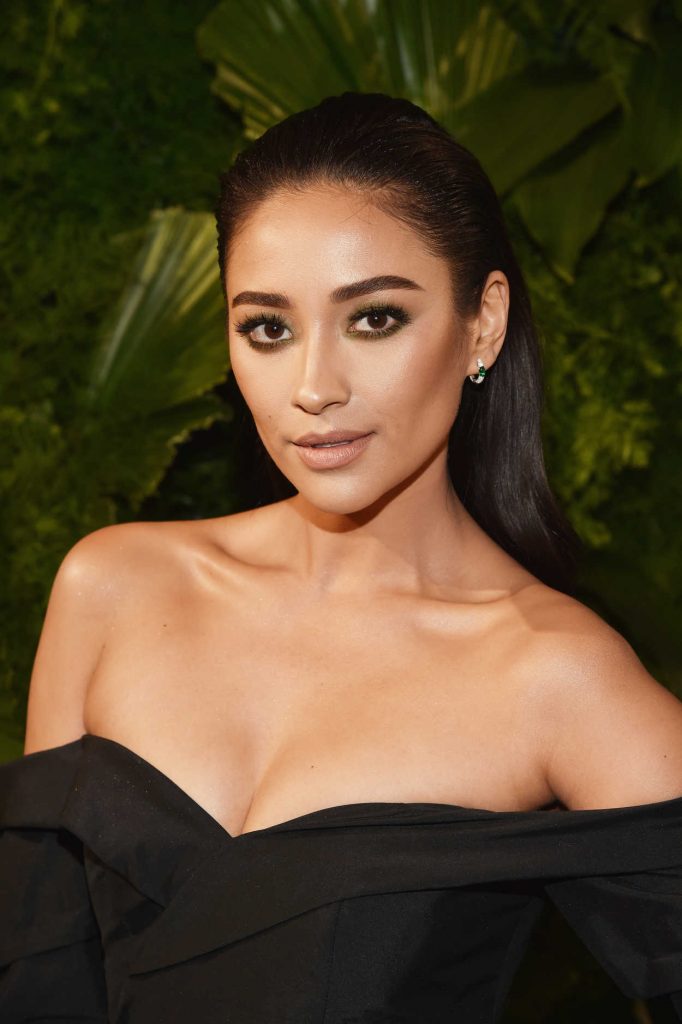 Shay Mitchell at 2018 A+E Upfront in New York City 03/15/2018-5