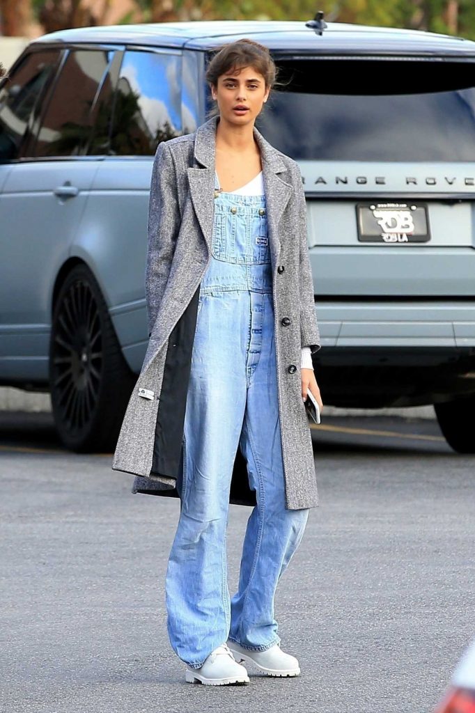 Taylor Hill Was Spotted Out in Beverly Hills 03/06/2018-1
