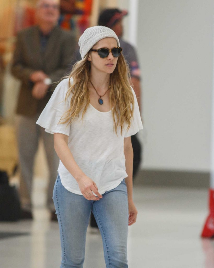 Teresa Palmer Departs Adelaide with Her Two Children 03/26/2018-3