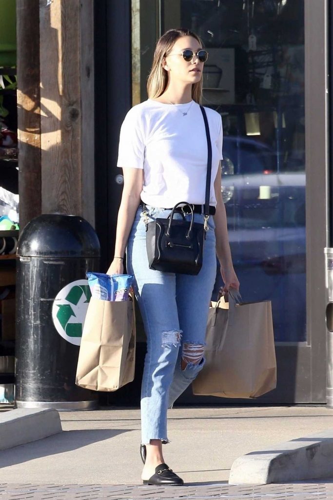 April Love Geary Goes Grocery Shopping in Malibu 04/18/2018-3