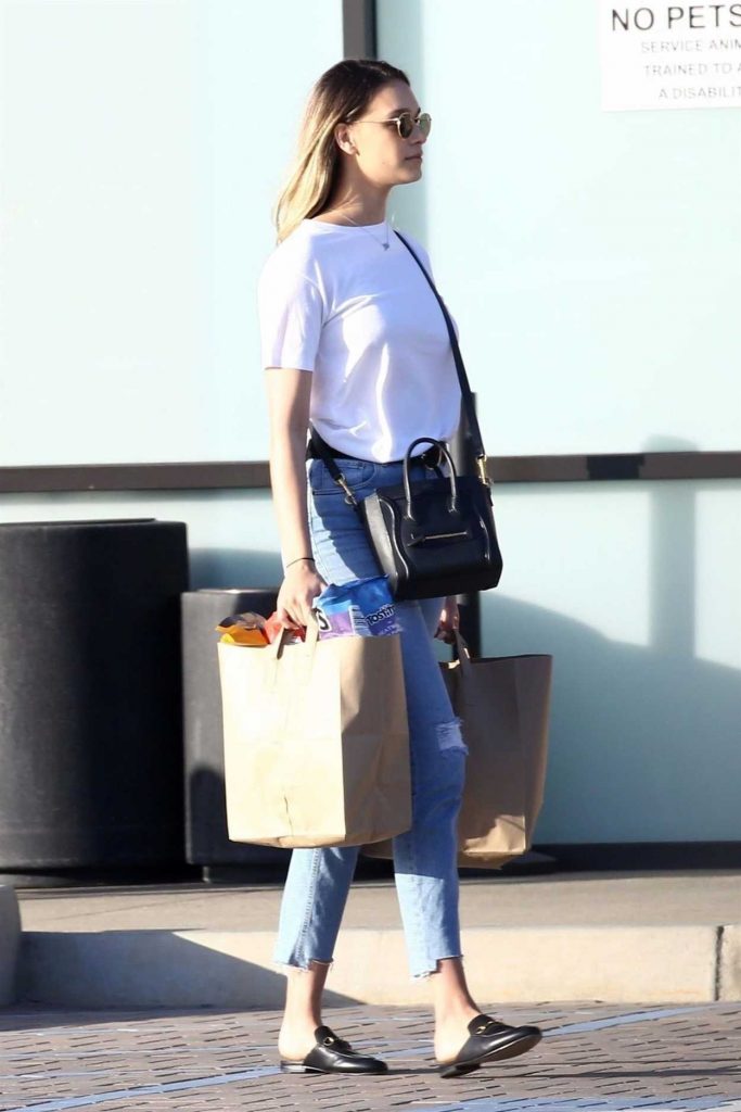 April Love Geary Goes Grocery Shopping in Malibu 04/18/2018-4